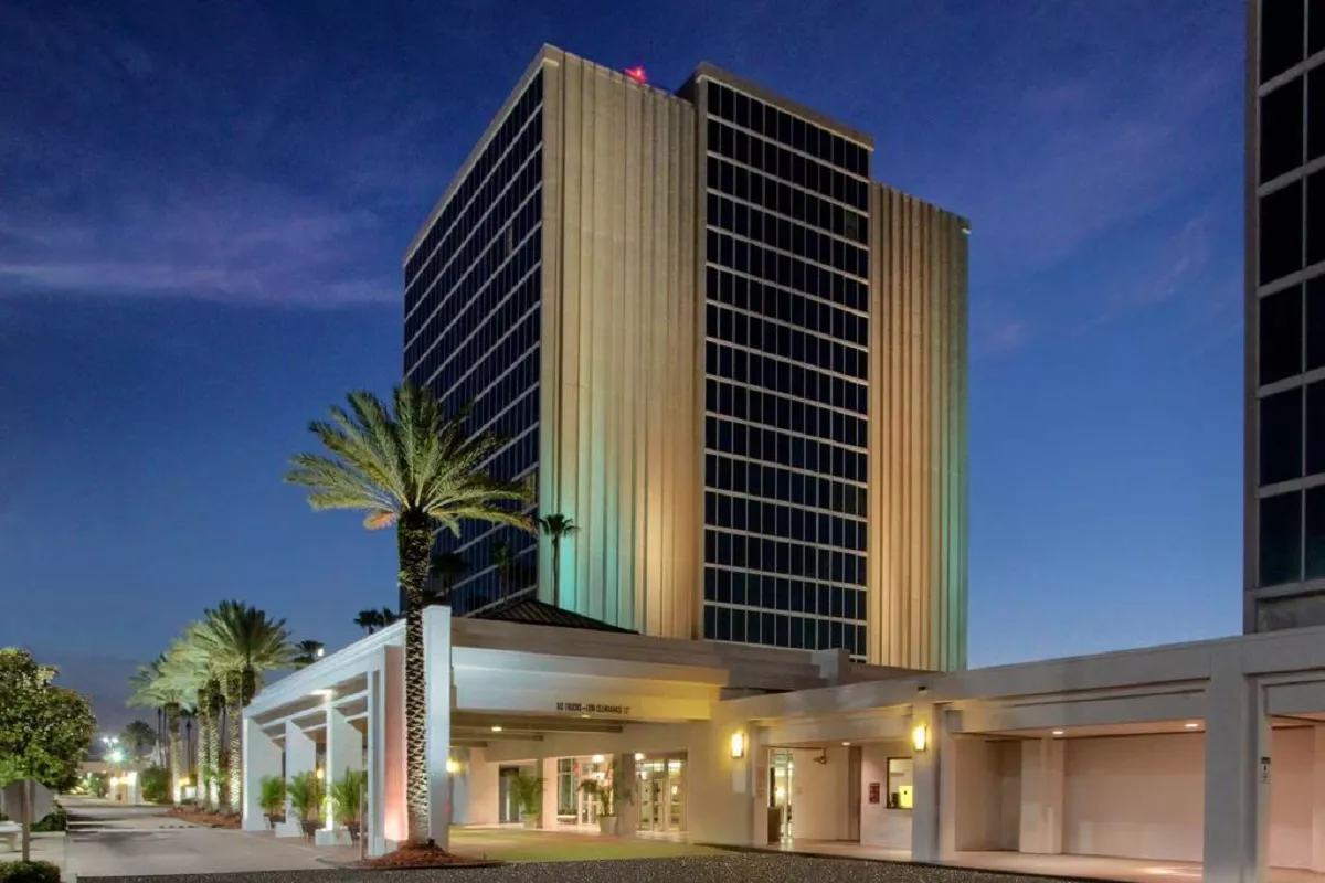 DoubleTree by Hilton Hotel at the Entrance to Universal Orlando