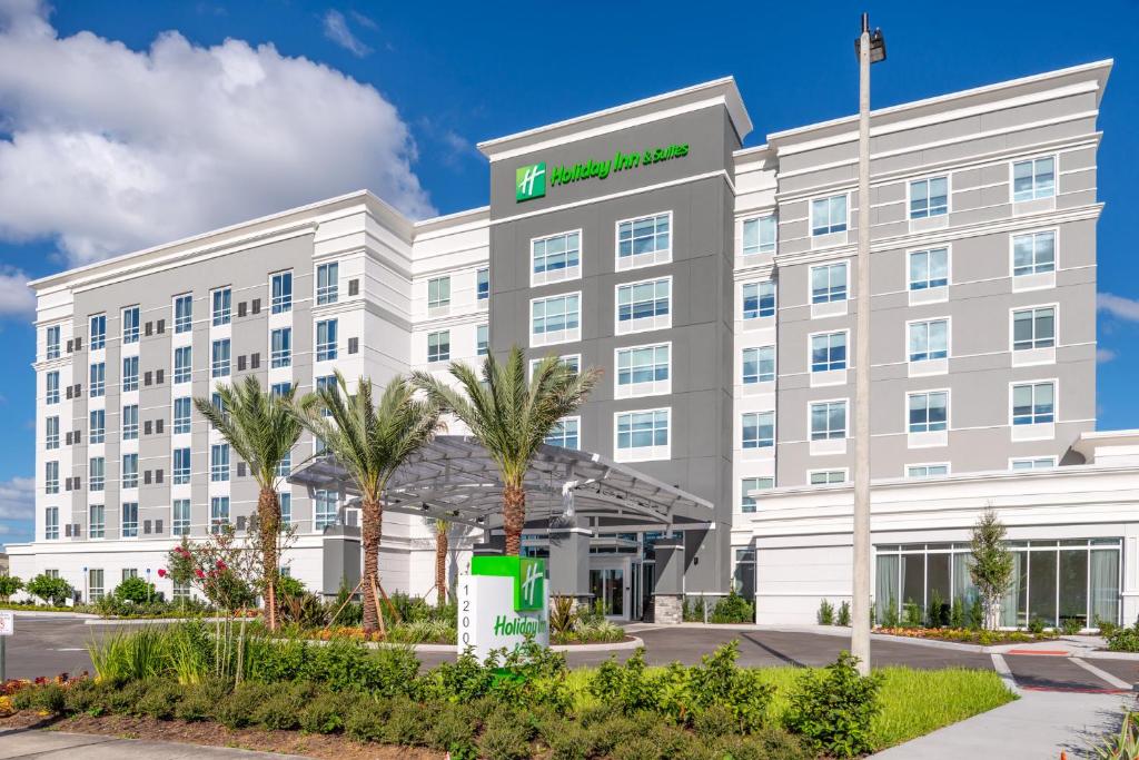 Holiday Inn & Suites Orlando - International Dr S