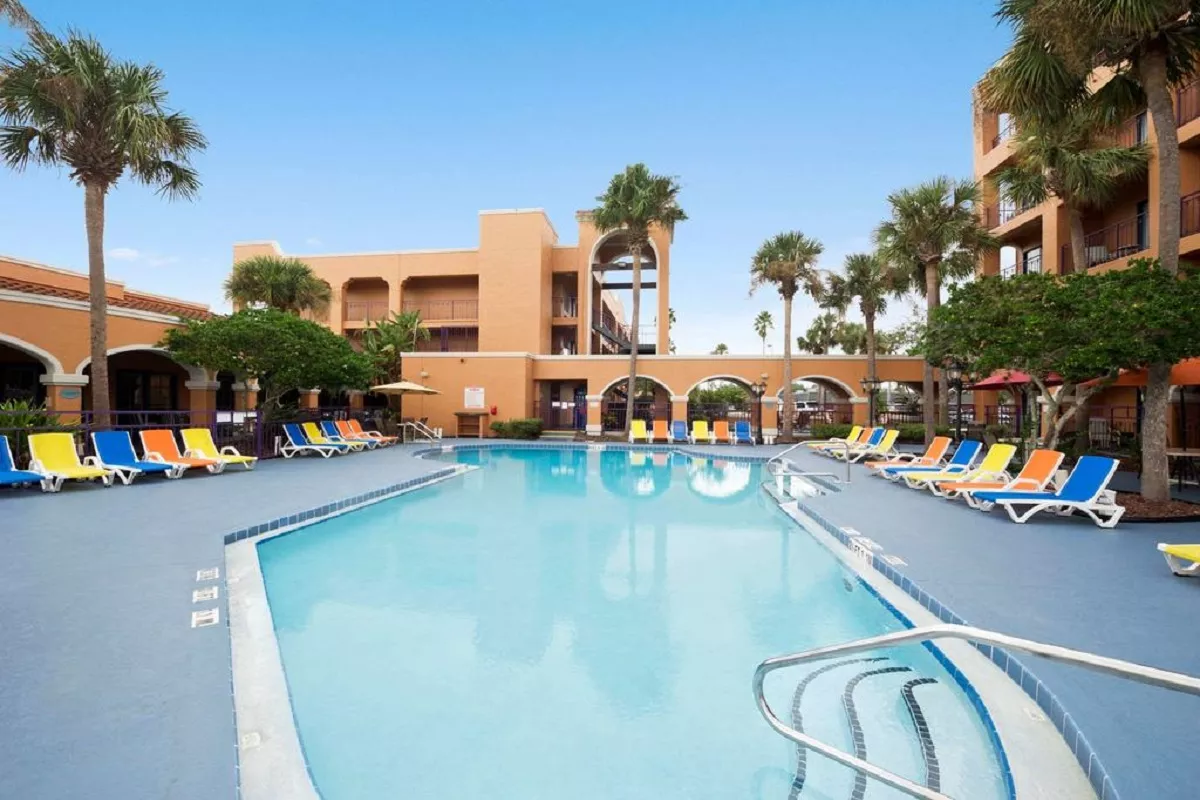 Ramada by Wyndham Kissimmee Downtown Hotel